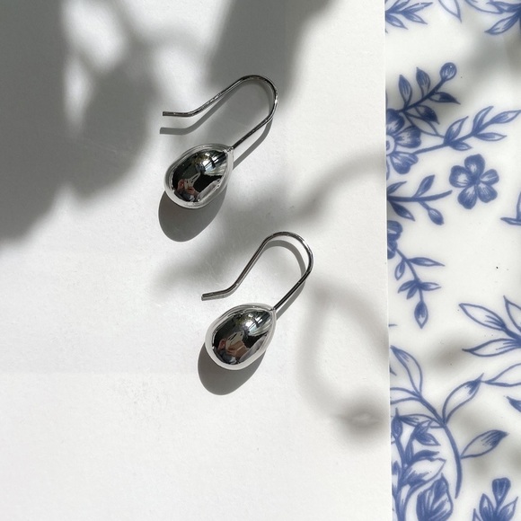 Silver teardrop earrings, gold teardrop earrings, dangle and drop earrings - Picture 1 of 6